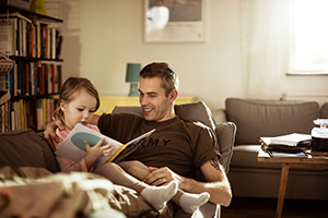 Photo Soldier Dad Reading to Child